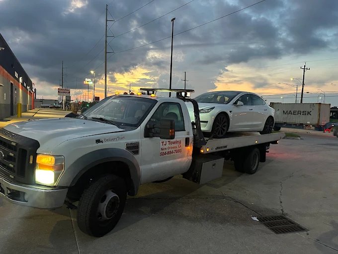 TJ Towing flatbed safely transporting a vehicle in New Orleans