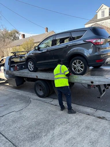 TJ Towing light duty tow truck in downtown New Orleans